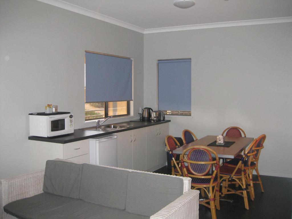 Centrebreak Beach Stay Green Head Экстерьер фото